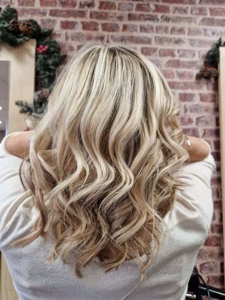 Coupe de cheveux femme blonde